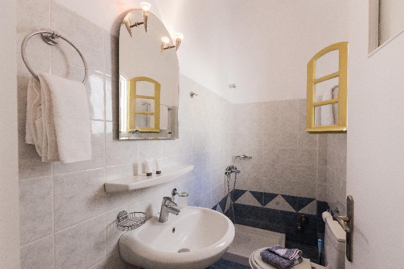 Sunny Days Hotel Тира Экстерьер фото